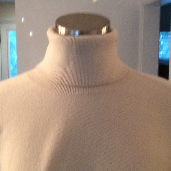 NEW cream turtleneck cape w/bows one size - Picture 5 of 8